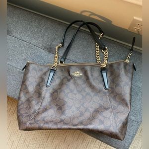 Coach bag - hardly used